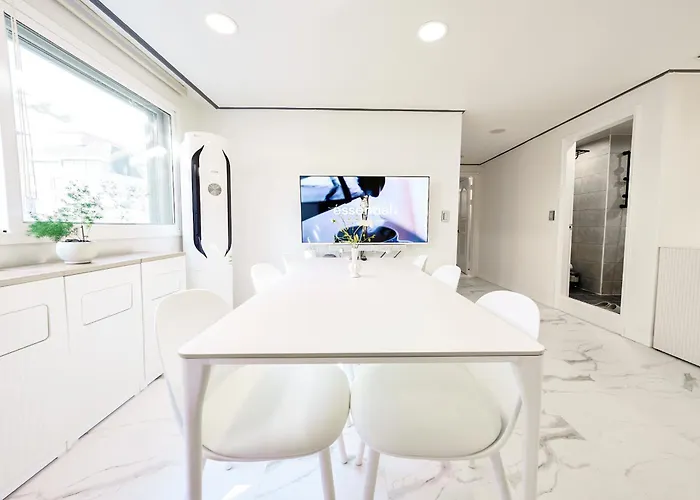Holiday home Ht Tailored Service Urban Retreat Gym And Garden